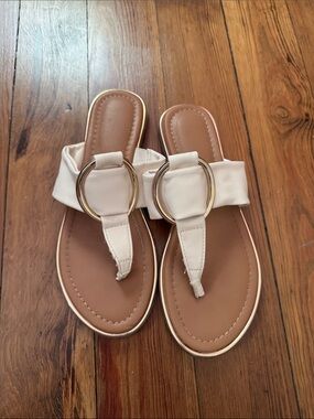Women's Cream Ring-Accent Thong Sandals